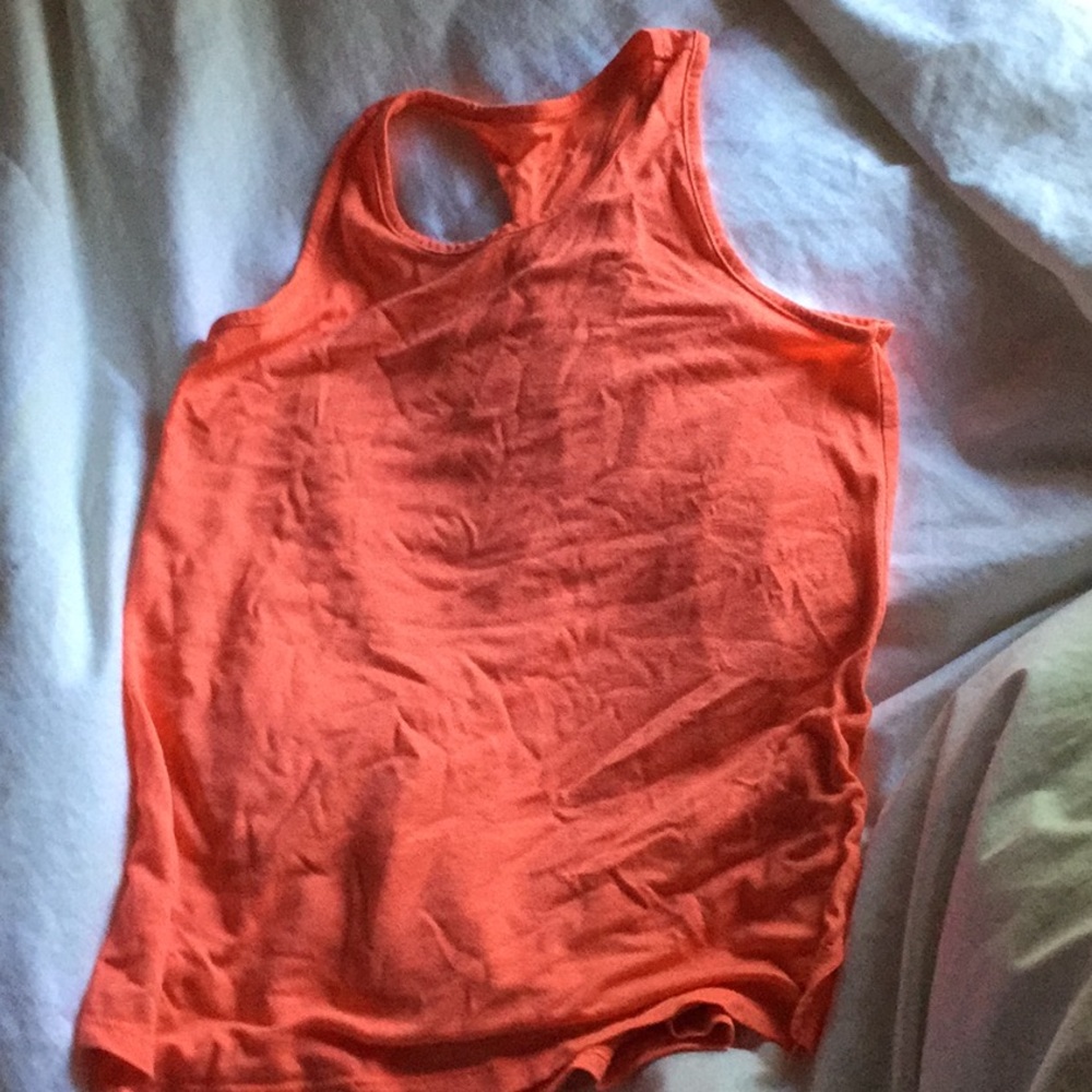 orange tanktop